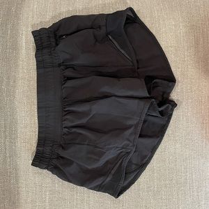 Lululemon 2.5 hotty hot shorts
